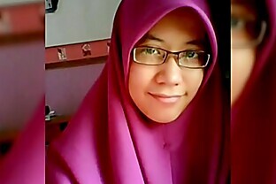 'Ustazah situ bertudung'